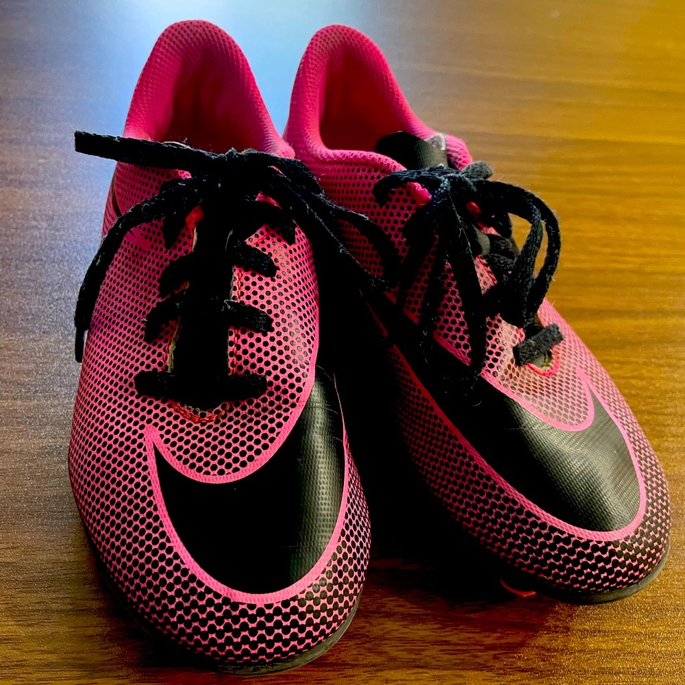 Girls youth Nike soccer cleats size 2 y